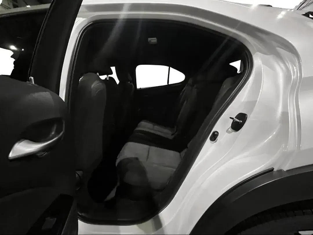 Lexus UX 250h - Thumbnail 11