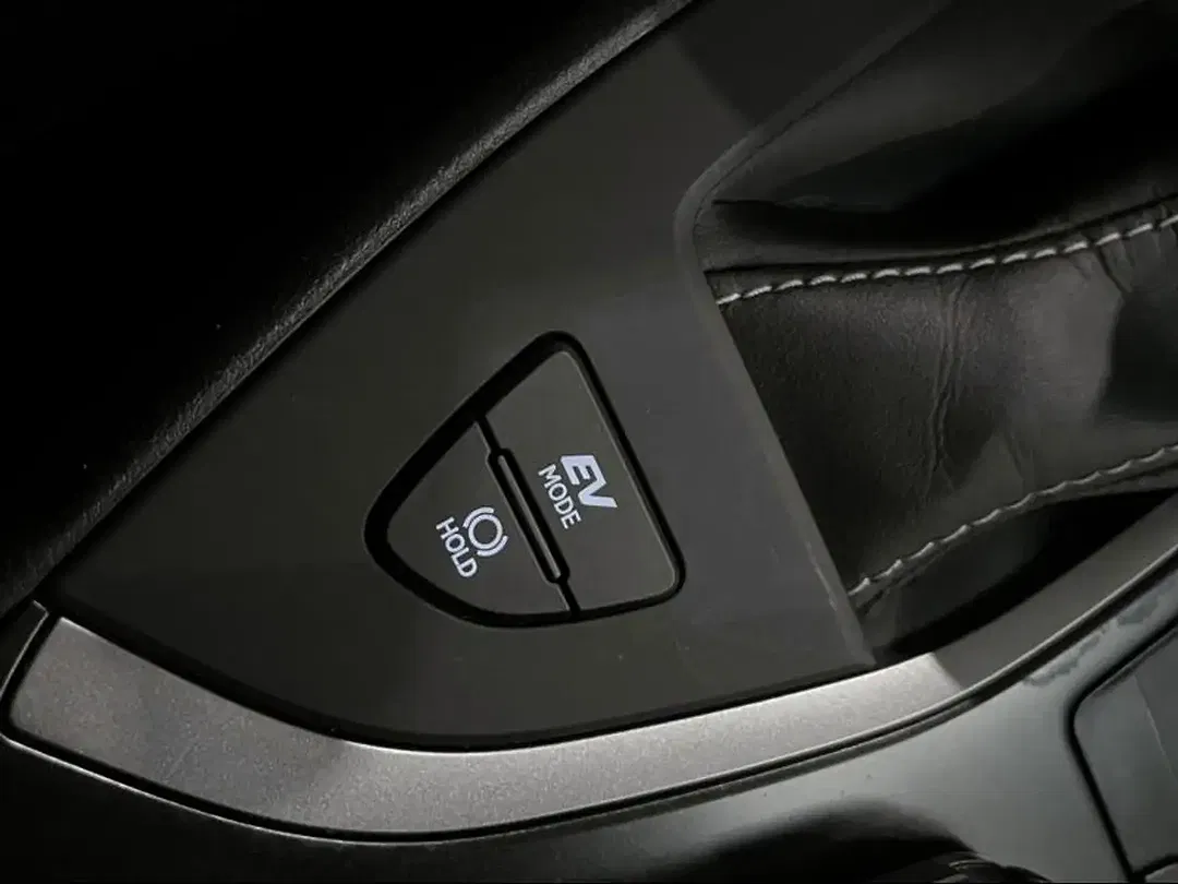 Lexus UX 250h - Thumbnail 15