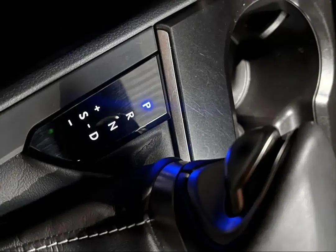 Lexus UX 250h - Thumbnail 16