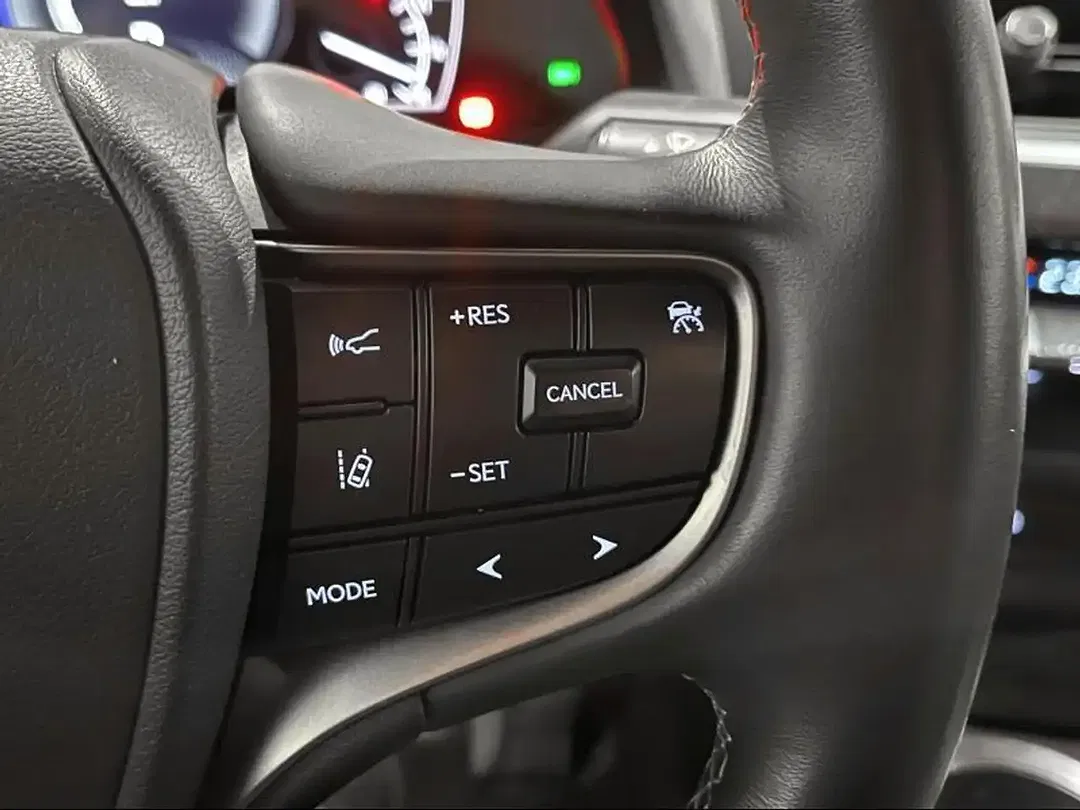 Lexus UX 250h - Thumbnail 24