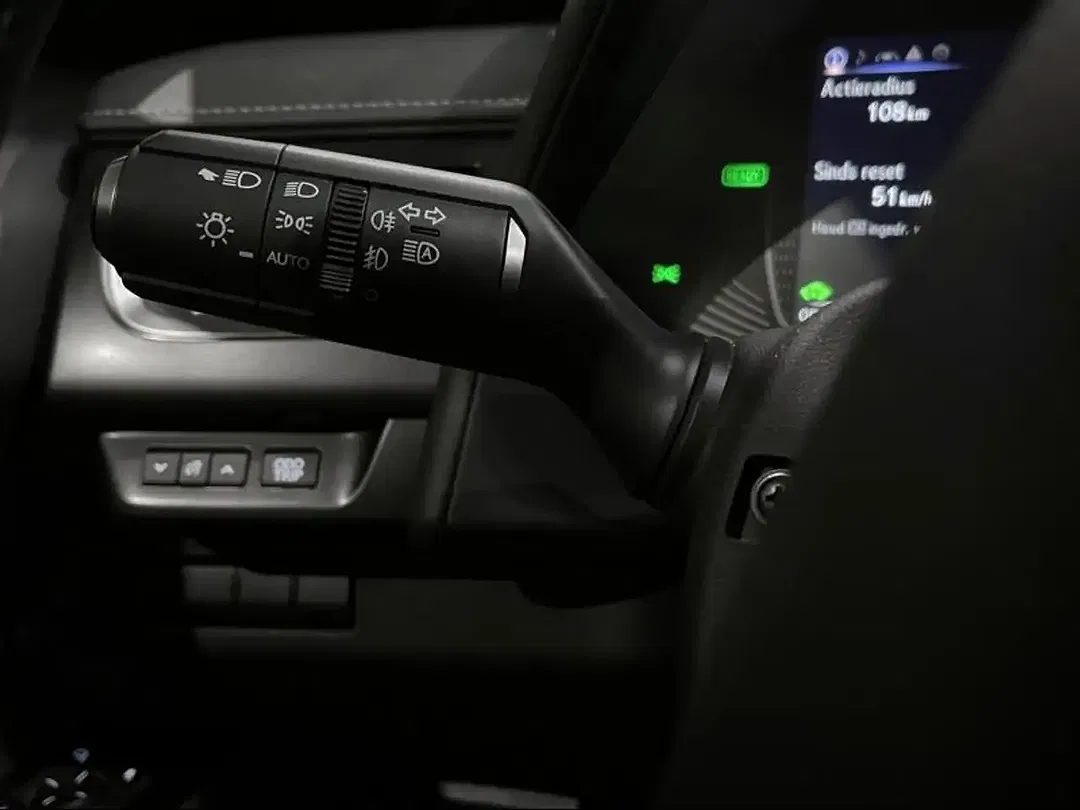 Lexus UX 250h - Thumbnail 25