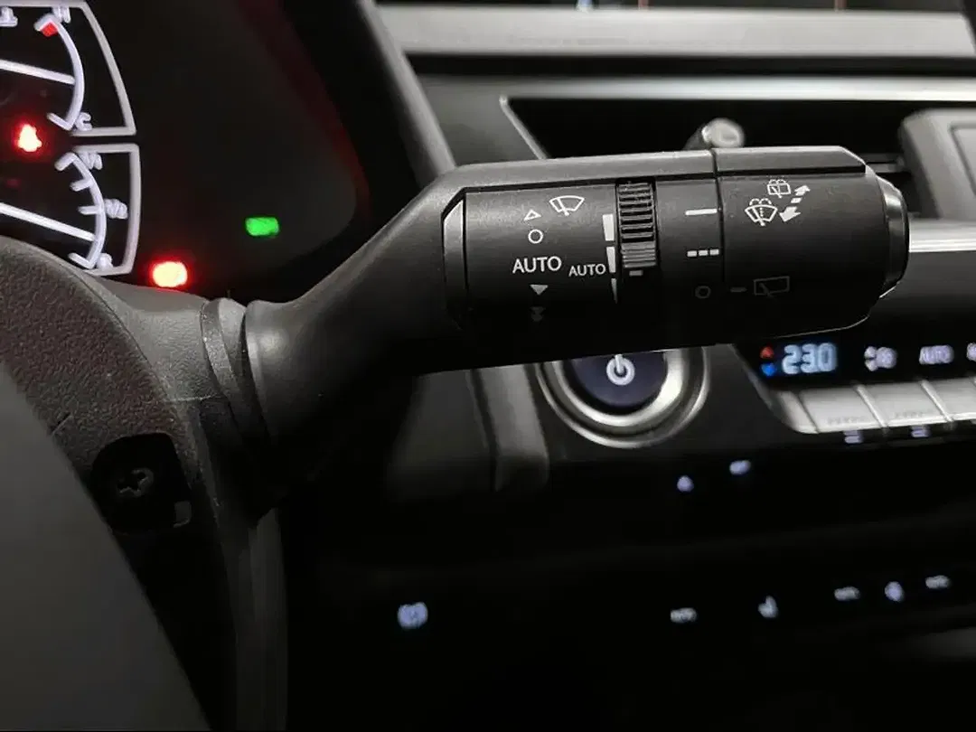 Lexus UX 250h - Thumbnail 26