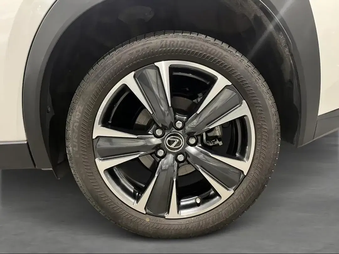 Lexus UX 250h - Thumbnail 9