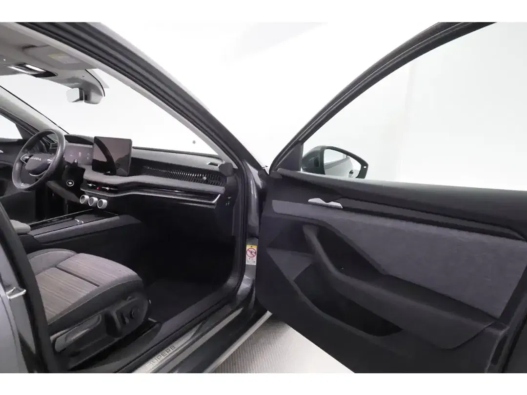 Skoda Superb - Thumbnail 21