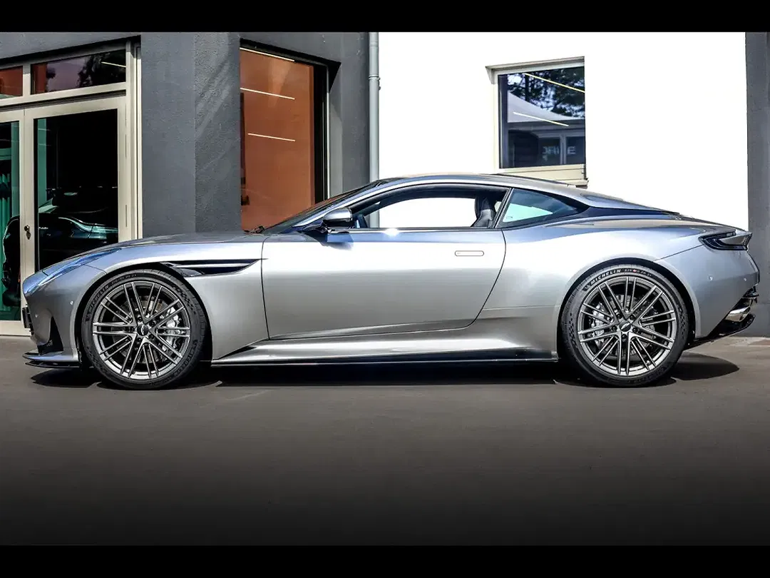 Aston Martin DB12 - Thumbnail 2