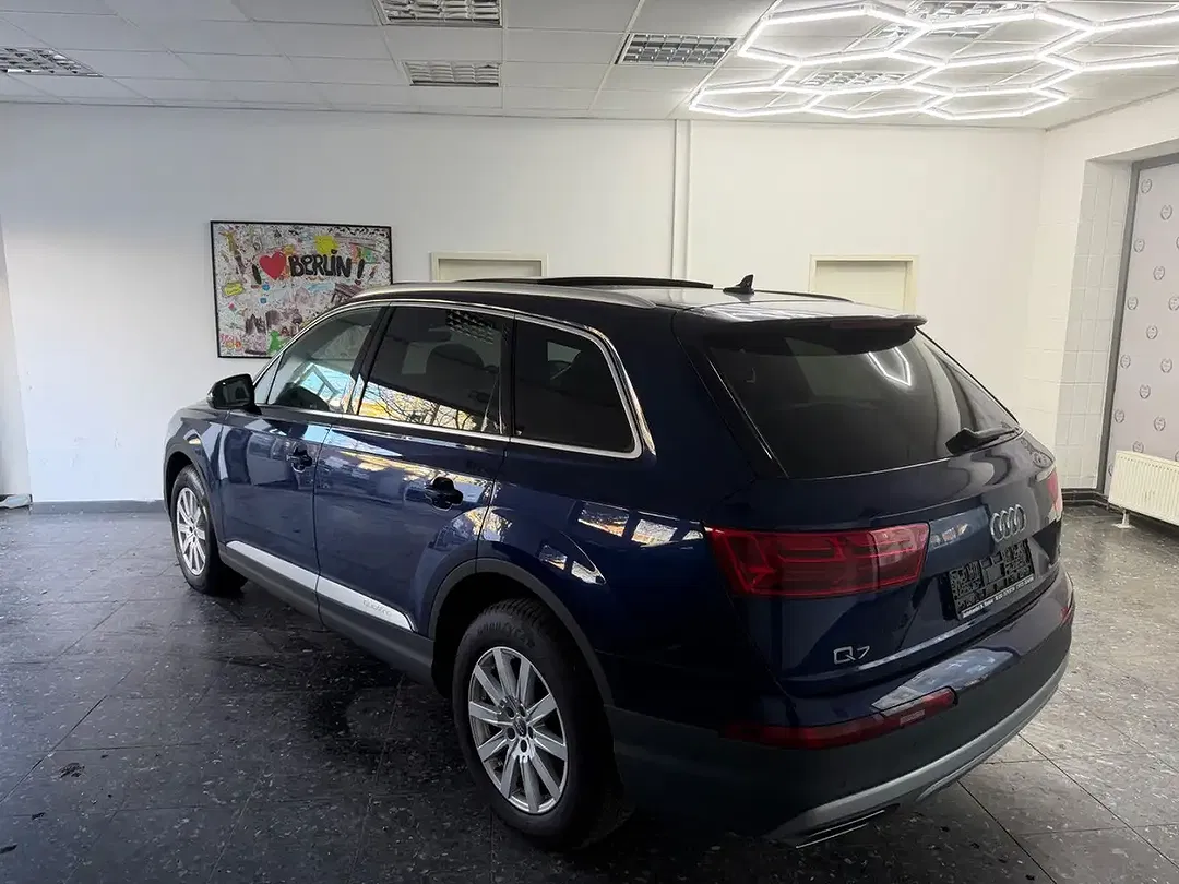 Audi Q7 - Thumbnail 6