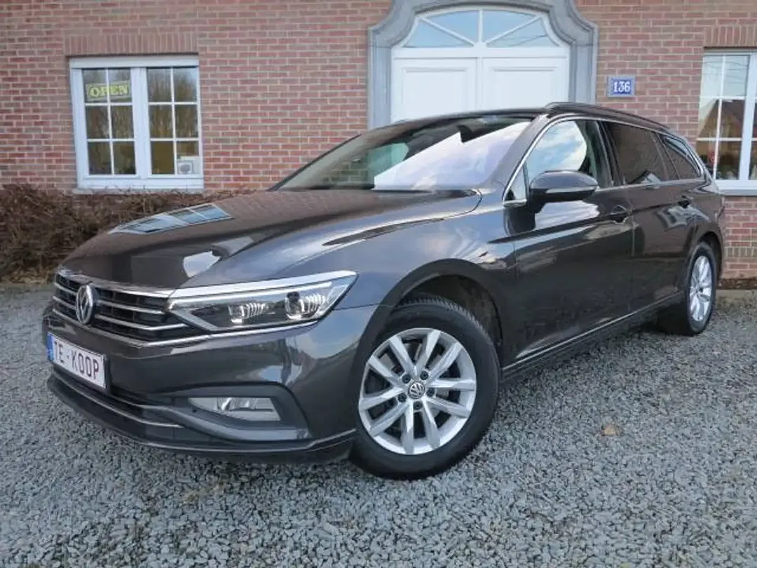 Volkswagen Passat Variant - Thumbnail 1