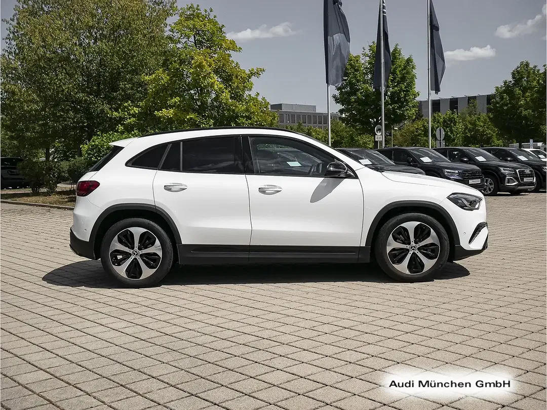 Mercedes-Benz GLA 220 - Thumbnail 3