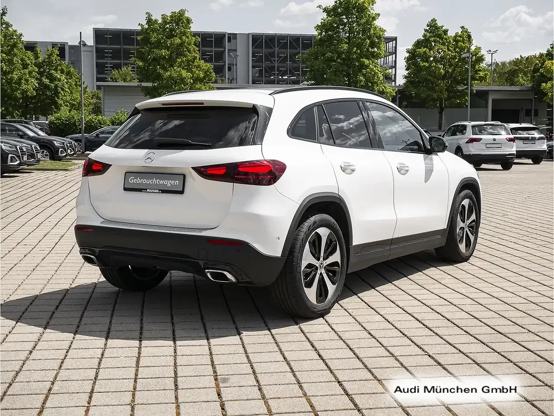 Mercedes-Benz GLA 220 - Thumbnail 4