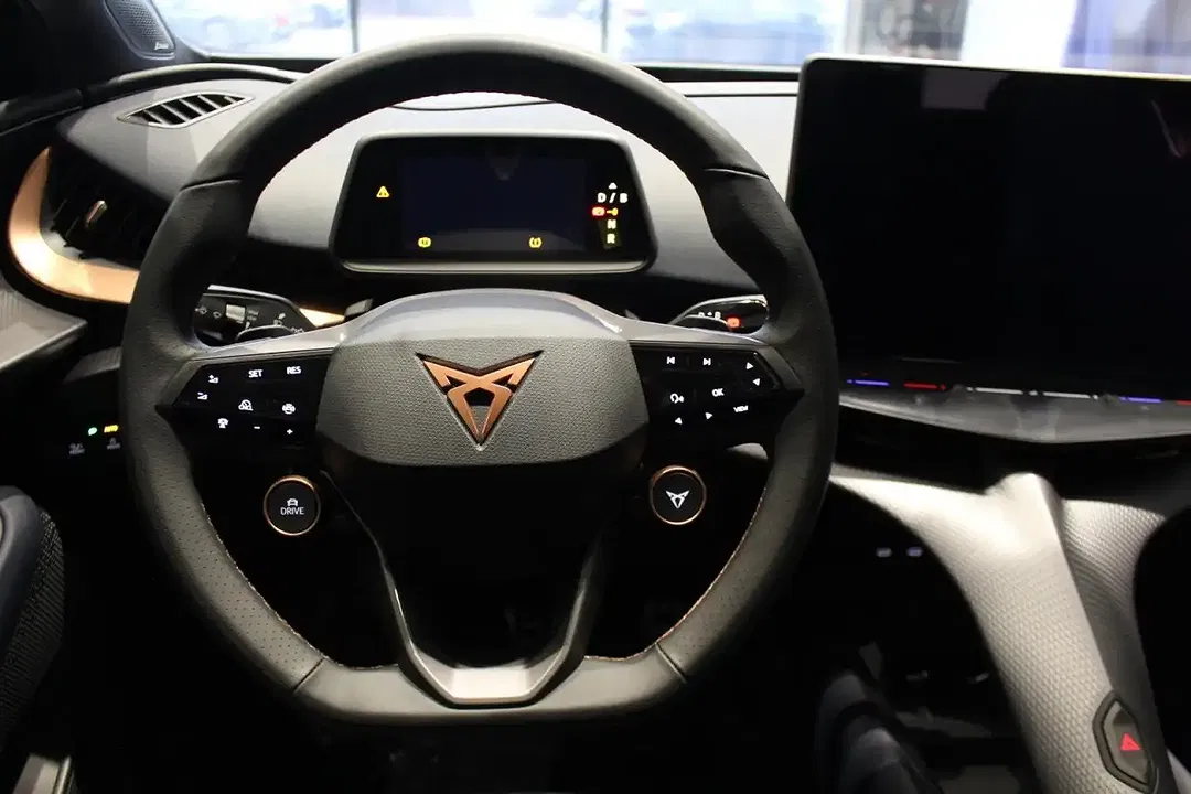 CUPRA Tavascan - Thumbnail 6
