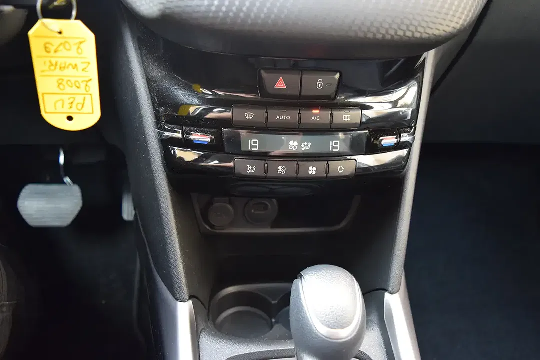 Peugeot 2008 - Thumbnail 17