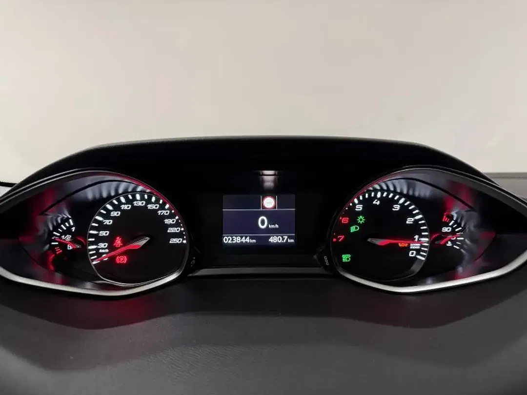 Peugeot 308 - Thumbnail 11