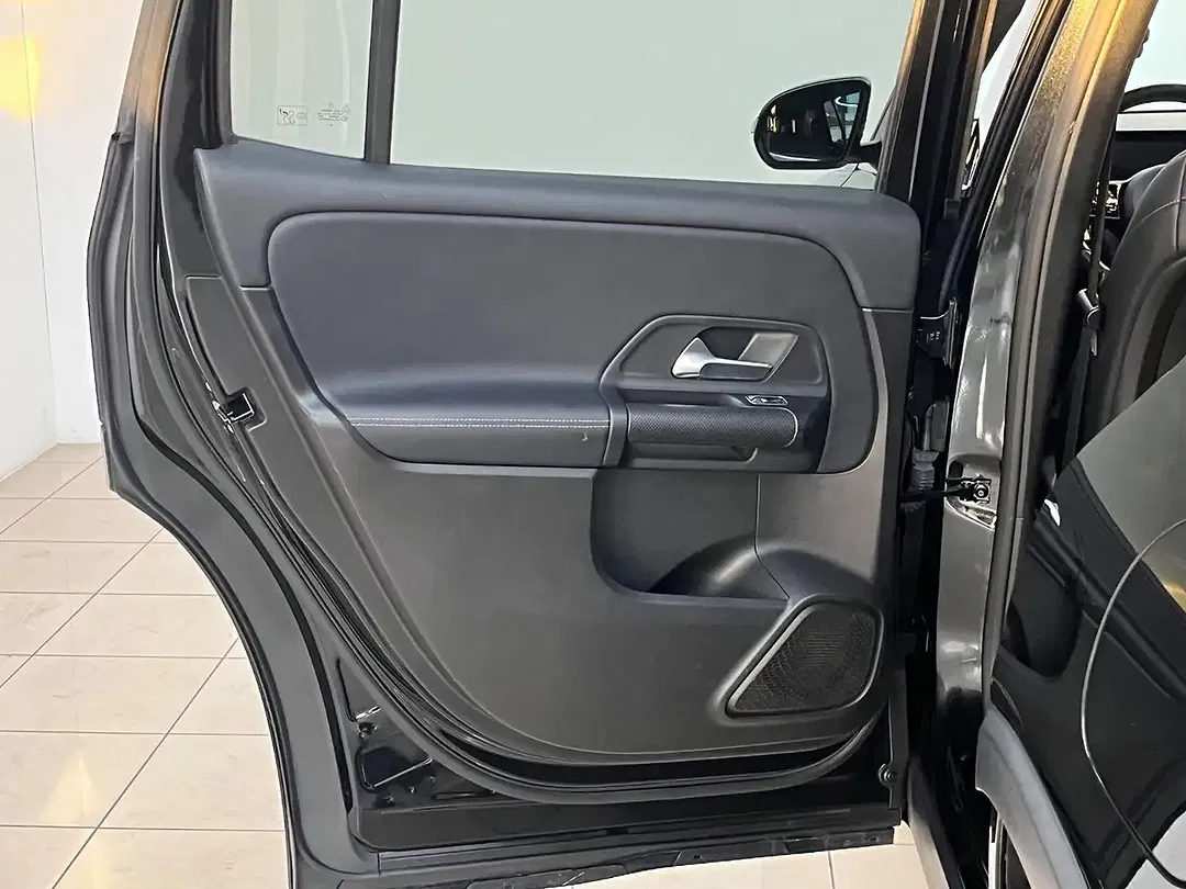 Mercedes-Benz GLB 200 - Thumbnail 15