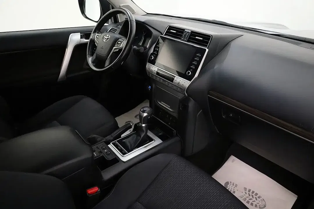 Toyota Land Cruiser - Thumbnail 2