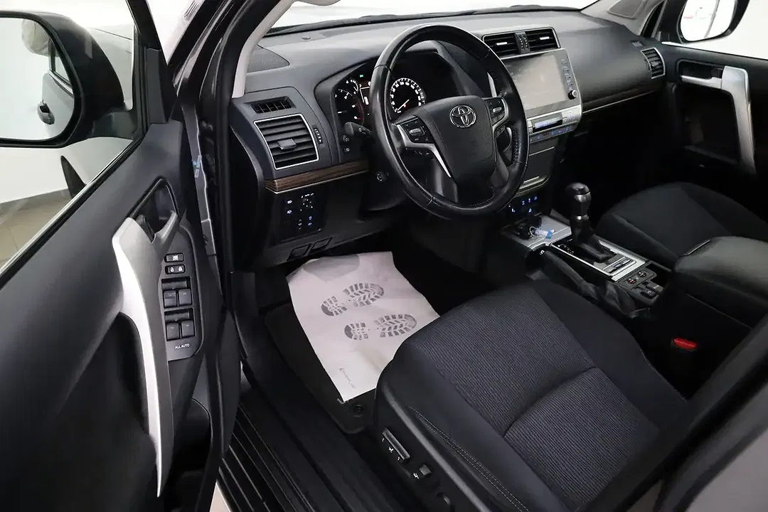 Toyota Land Cruiser - Thumbnail 5