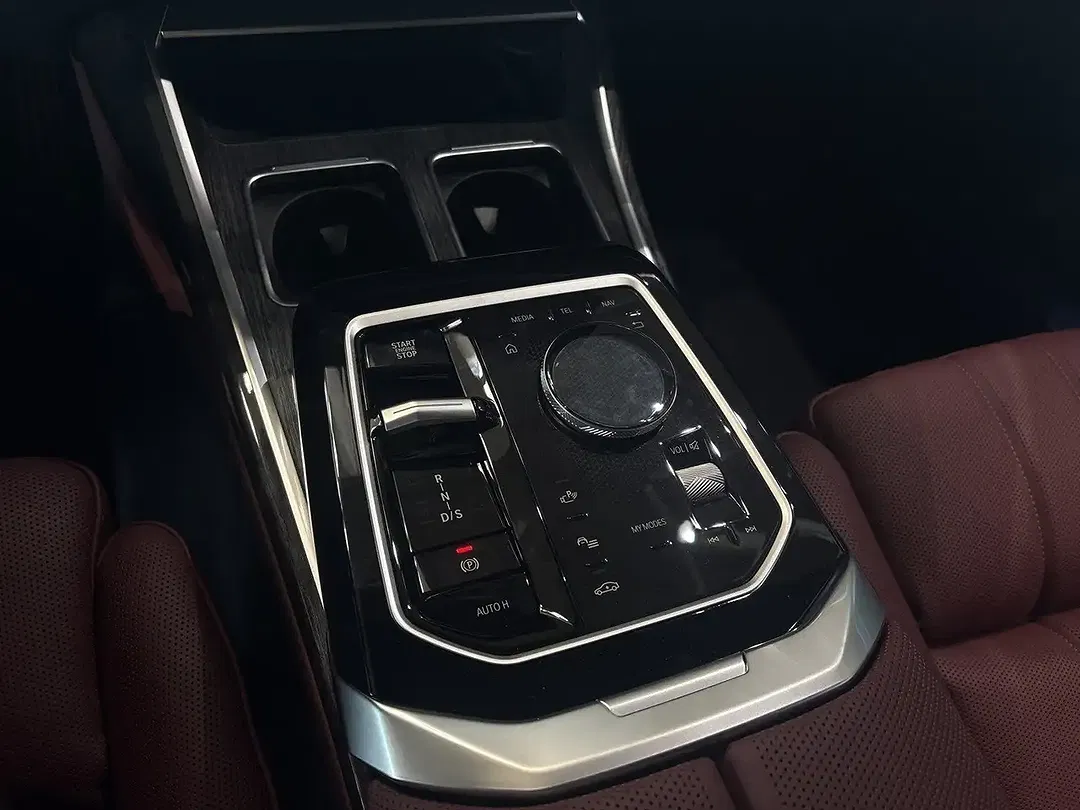 BMW 740 - Thumbnail 10
