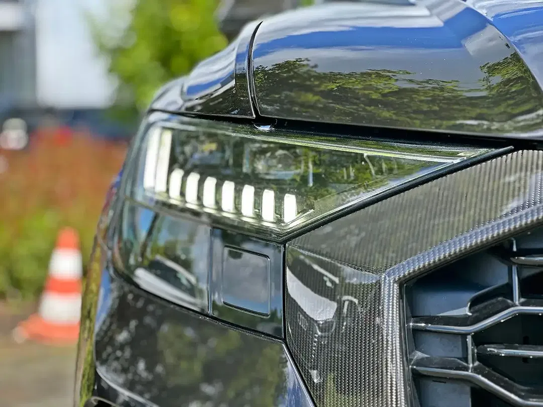 Audi RS Q8 - Thumbnail 3