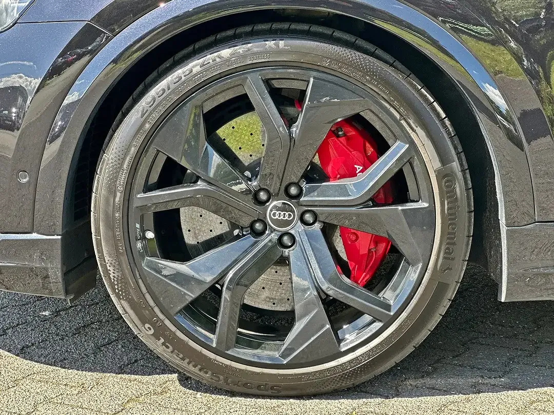 Audi RS Q8 - Thumbnail 5
