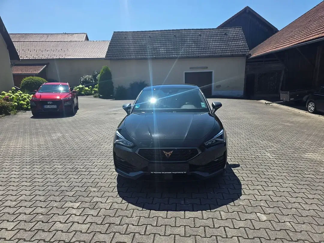 CUPRA Leon - Thumbnail 2