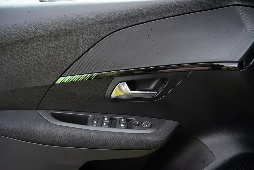 Peugeot 208 - Thumbnail 11