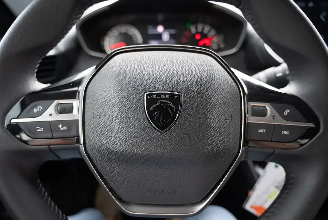 Peugeot 208 - Thumbnail 13