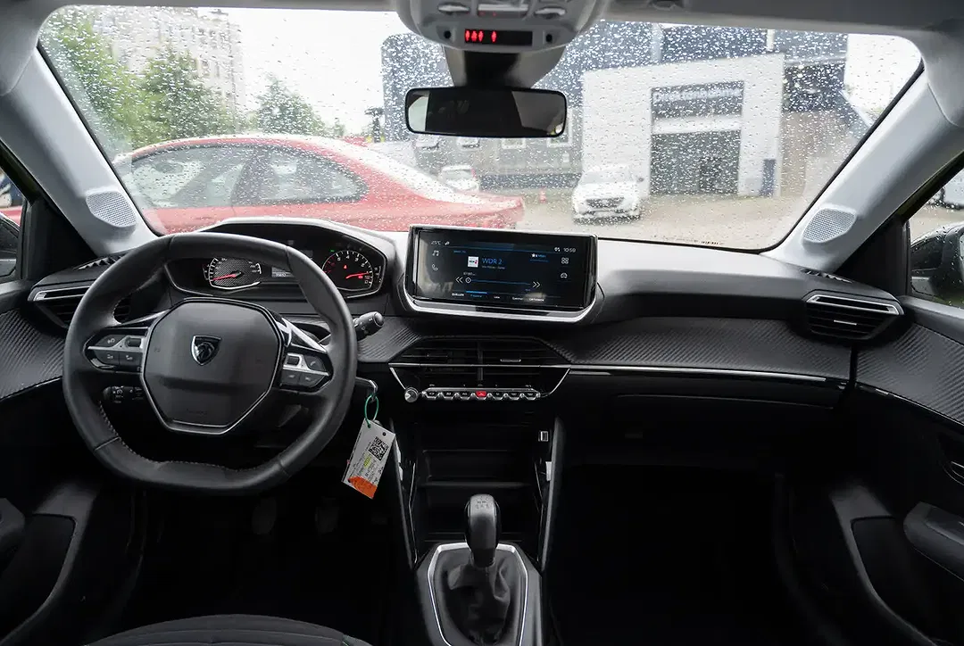 Peugeot 208 - Thumbnail 4