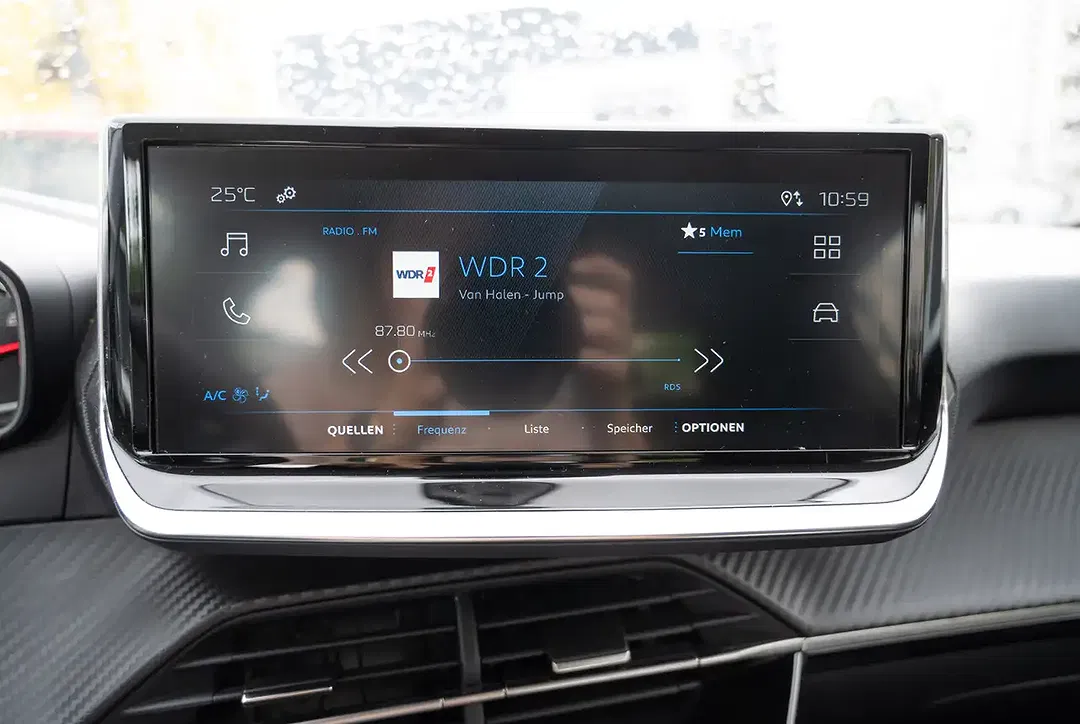 Peugeot 208 - Thumbnail 7