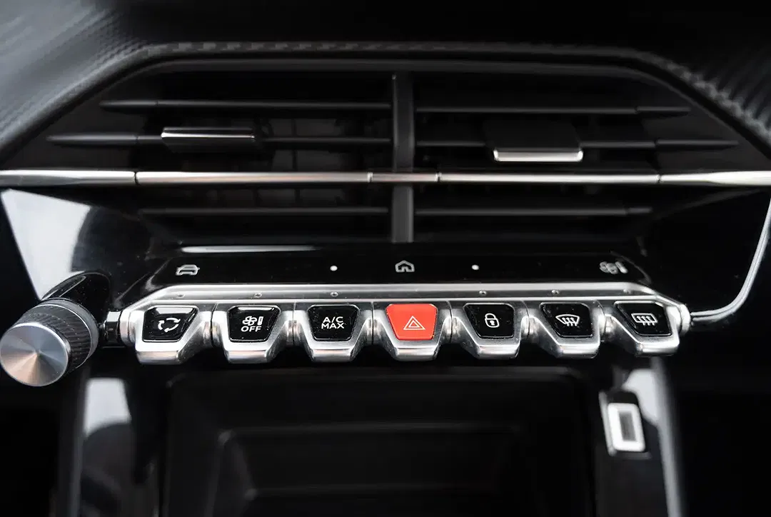 Peugeot 208 - Thumbnail 8