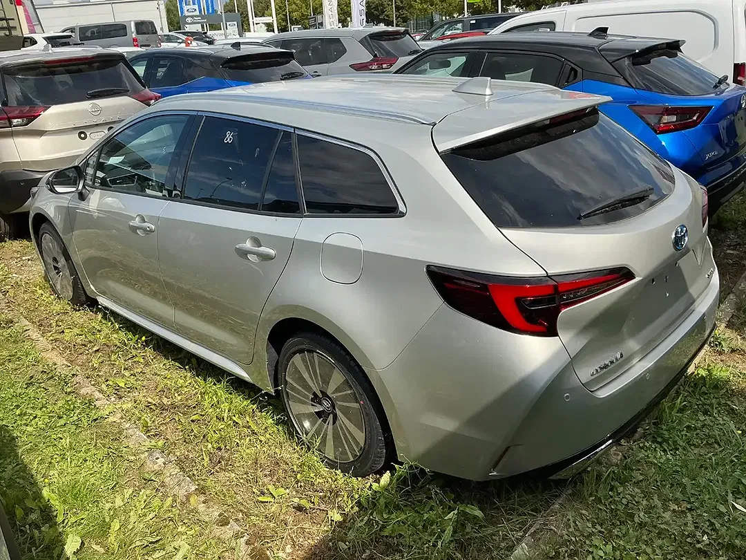 Toyota Corolla - Thumbnail 2