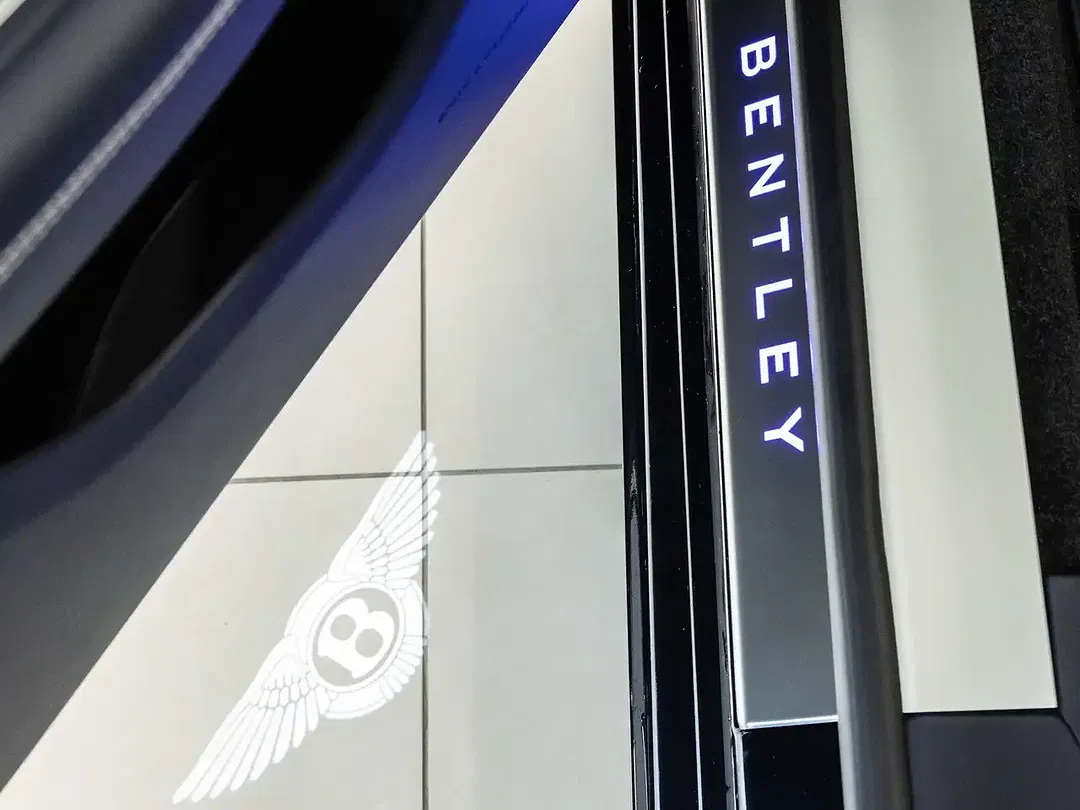 Bentley Flying Spur - Thumbnail 12