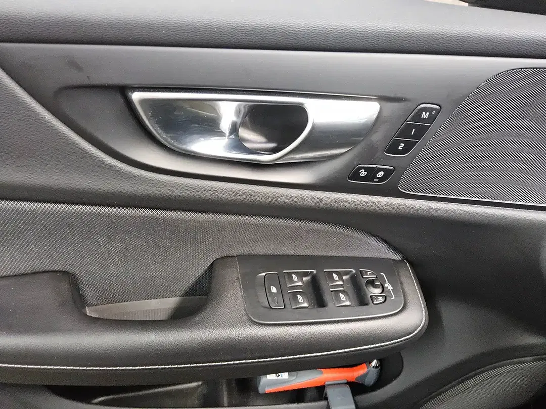 Volvo V60 - Thumbnail 10
