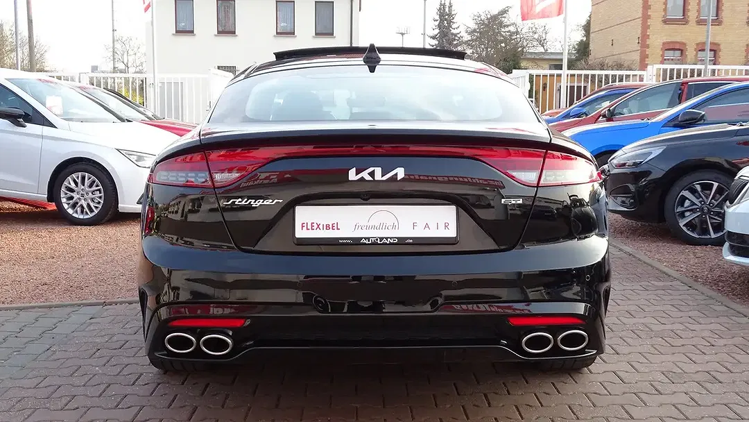 Kia Stinger - Thumbnail 2