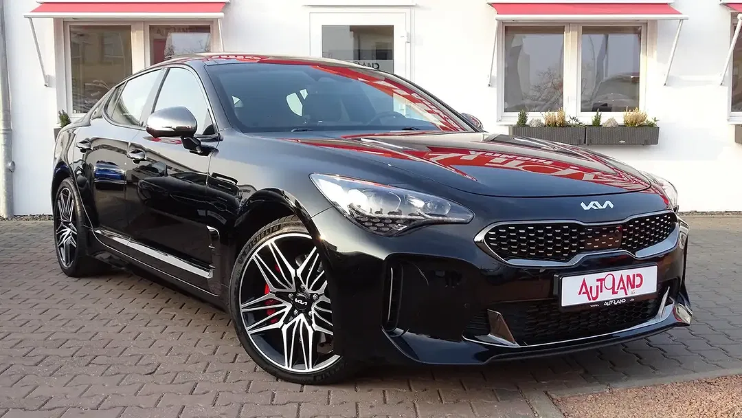 Kia Stinger - Thumbnail 3