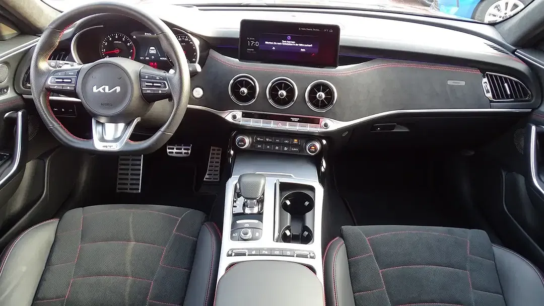 Kia Stinger - Thumbnail 5