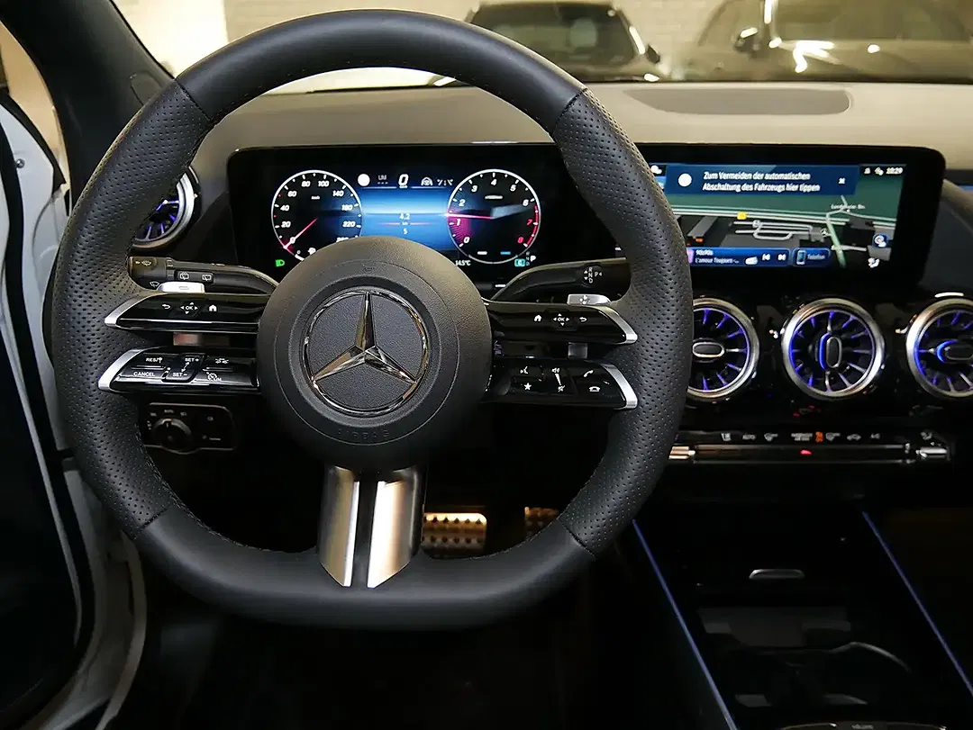 Mercedes-Benz GLA 200 - Thumbnail 12