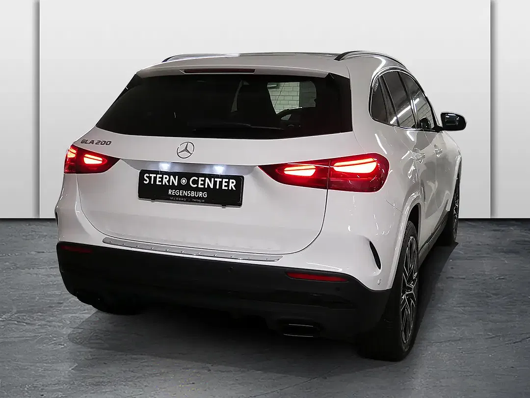 Mercedes-Benz GLA 200 - Thumbnail 3