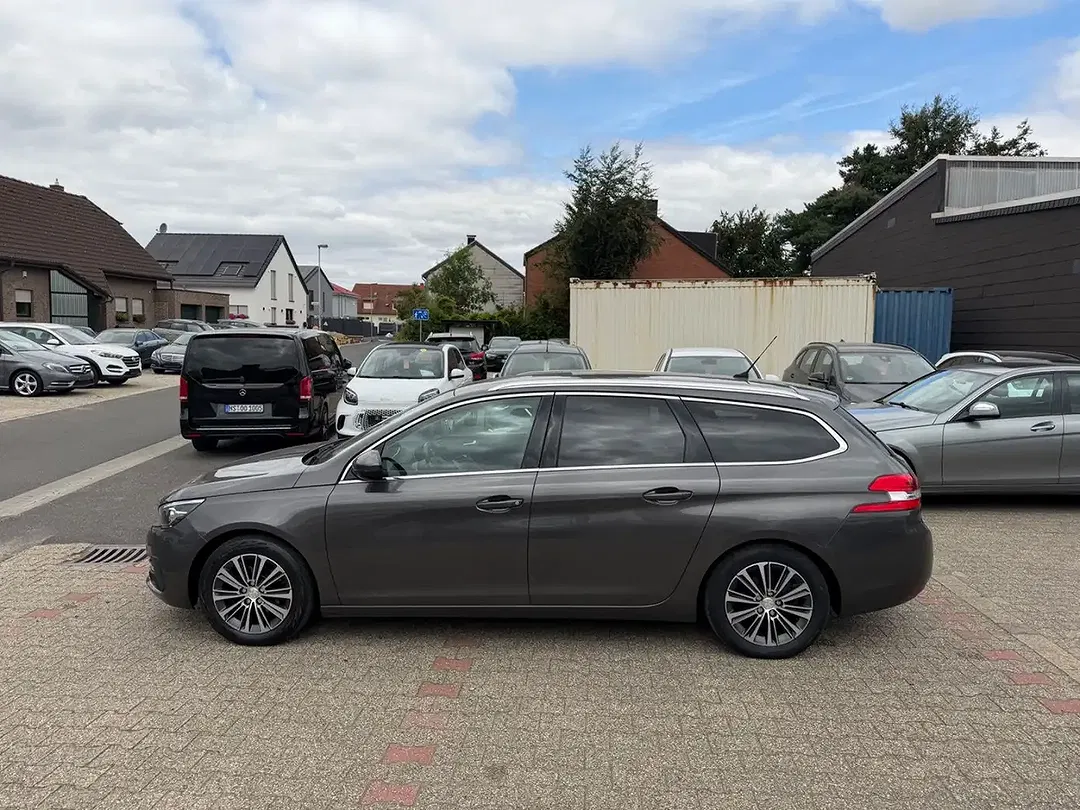 Peugeot 308 - Thumbnail 2