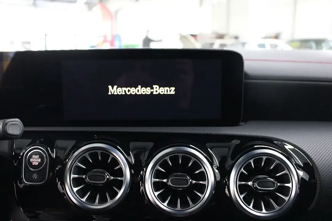 Mercedes-Benz CLA 200 - Thumbnail 12