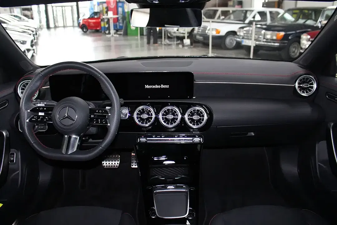 Mercedes-Benz CLA 200 - Thumbnail 9