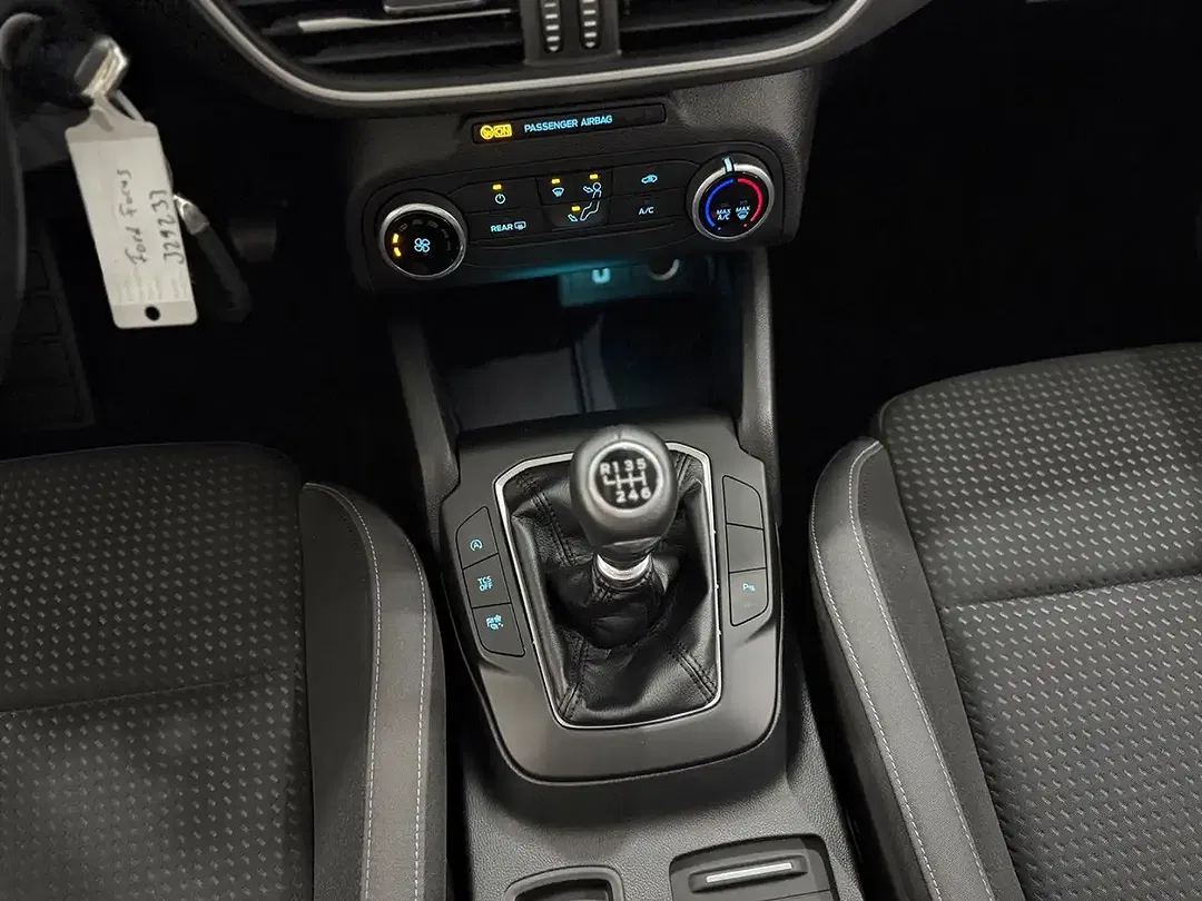 Ford Focus - Thumbnail 10
