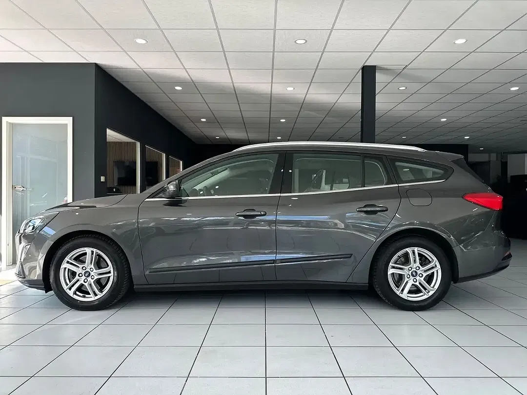 Ford Focus - Thumbnail 3