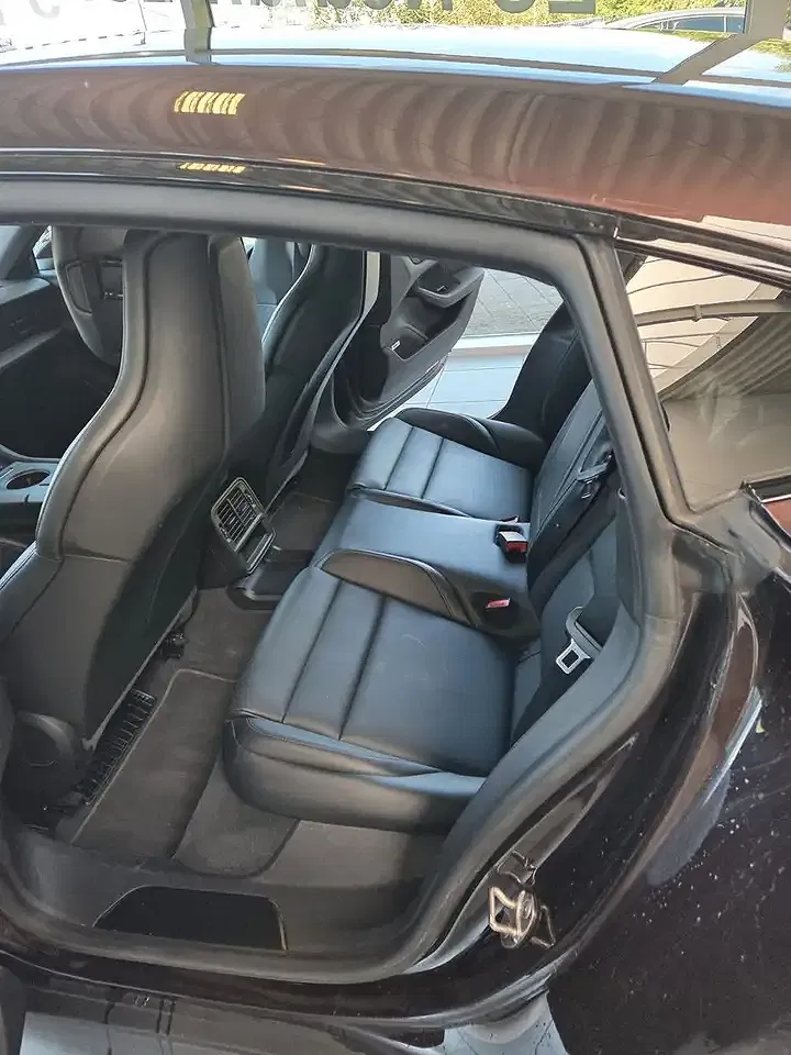 Porsche Taycan - Thumbnail 10