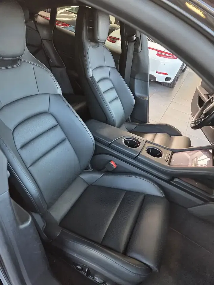 Porsche Taycan - Thumbnail 12