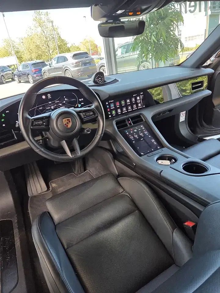 Porsche Taycan - Thumbnail 14