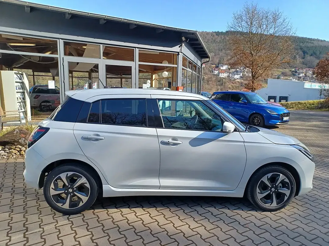 Suzuki Swift - Thumbnail 4