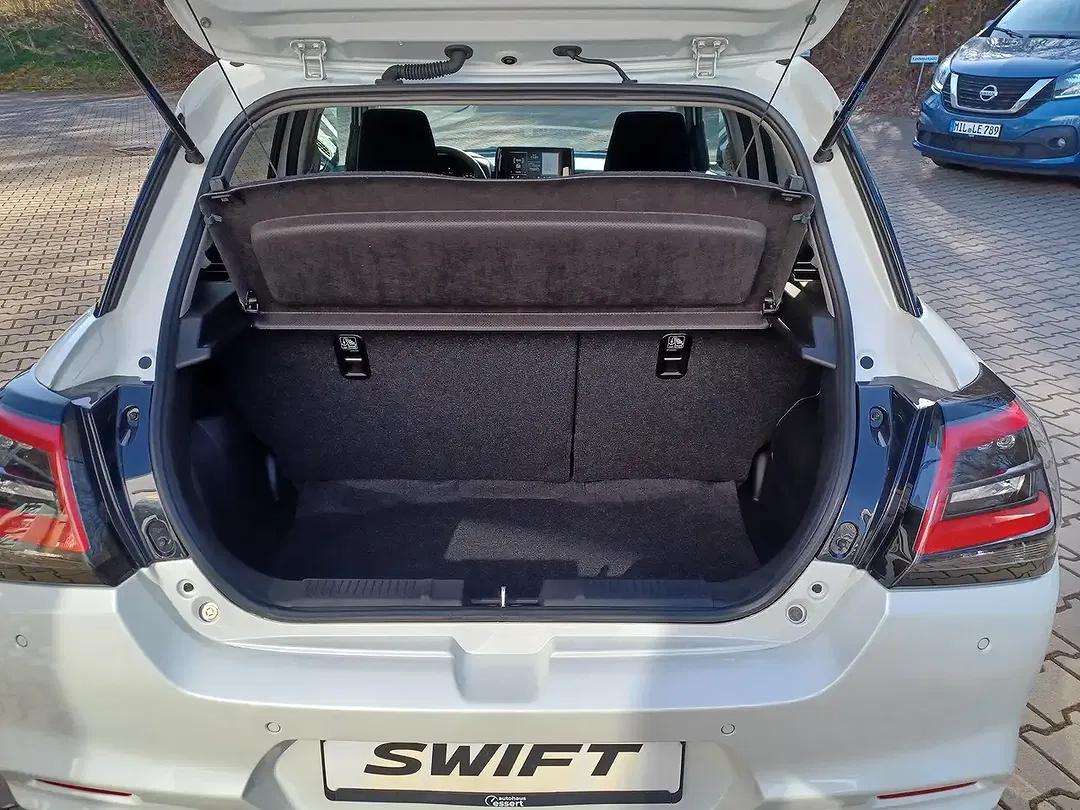 Suzuki Swift - Thumbnail 5