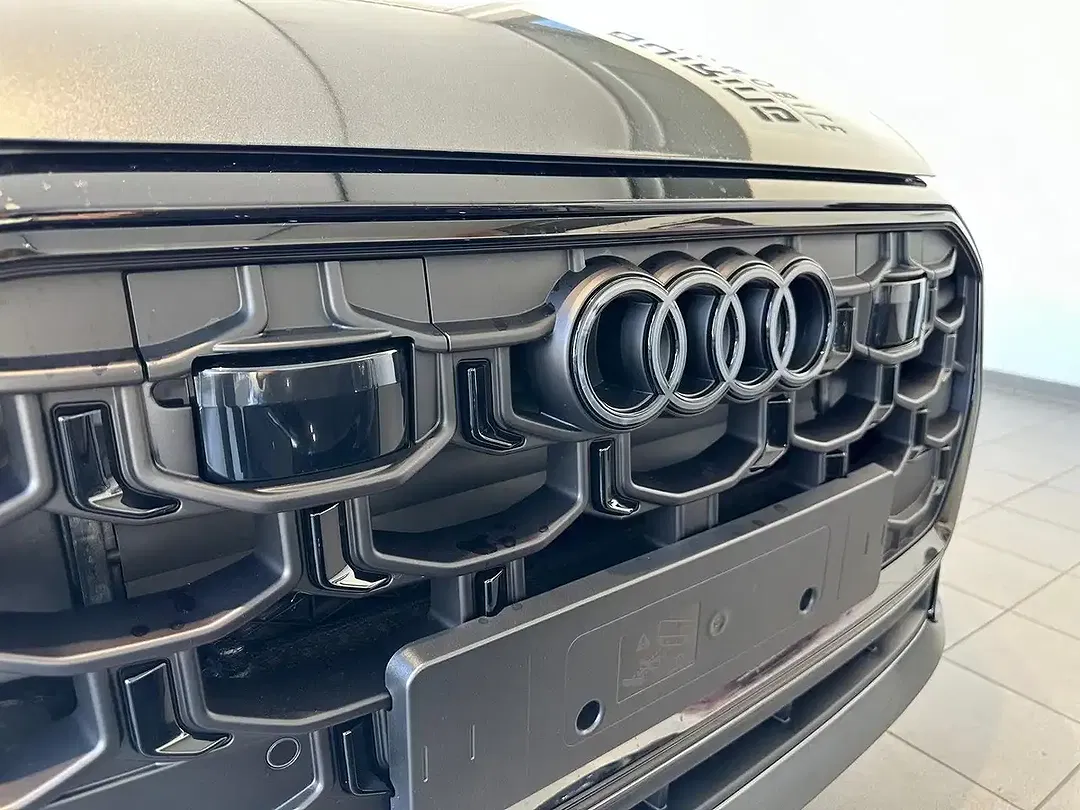 Audi Q8 - Thumbnail 11