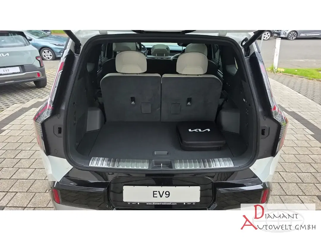 Kia EV9 - Thumbnail 14