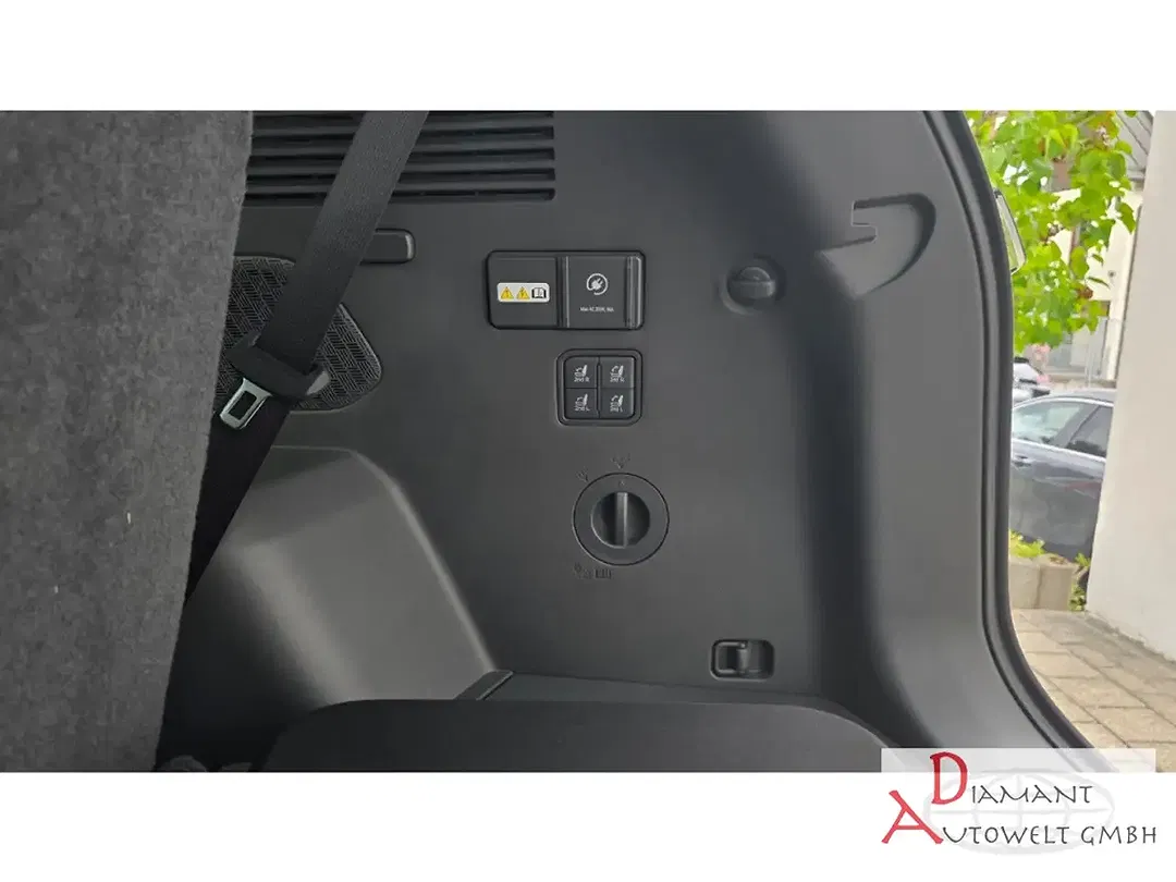 Kia EV9 - Thumbnail 15