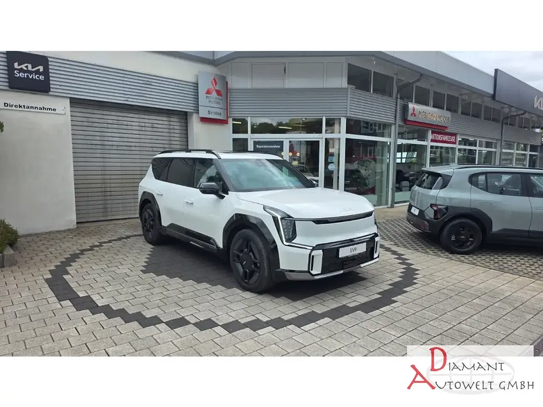 Kia EV9 - Thumbnail 3